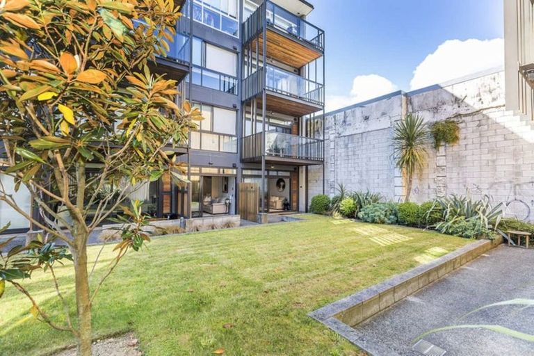 Photo of property in Vedado Apartments, 208/41u Hopper Street, Mount Cook, Wellington, 6011