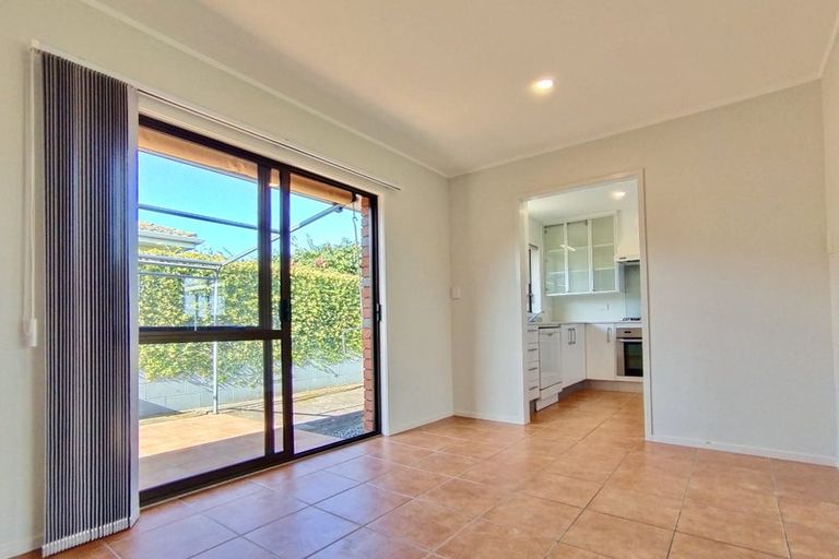 Photo of property in 2/11 Taharoto Road, Takapuna, Auckland, 0622