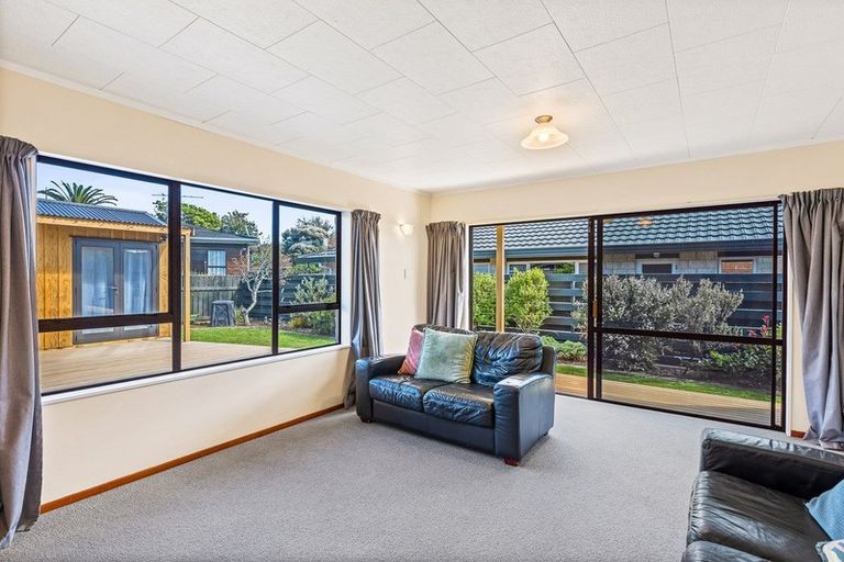 Photo of property in 72 Kapanui Road, Waikanae, 5036