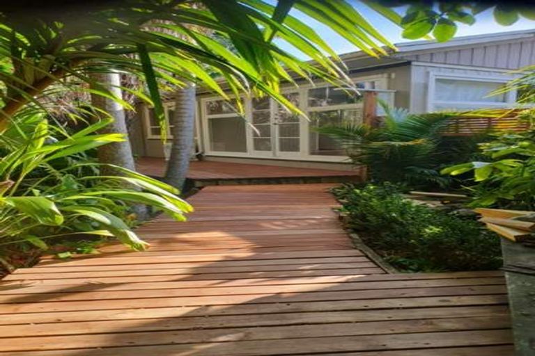 Photo of property in 1/23 Alwyn Avenue, Te Atatu South, Auckland, 0610