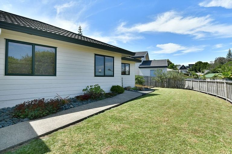 Photo of property in 2/8 Knott Road, Stanmore Bay, Whangaparaoa, 0932