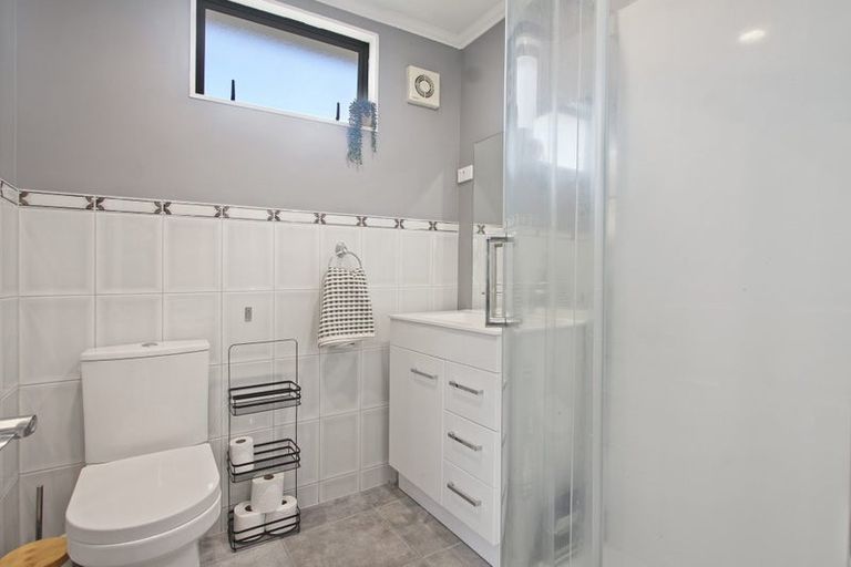 Photo of property in 33a Makora Road, Massey, Auckland, 0614