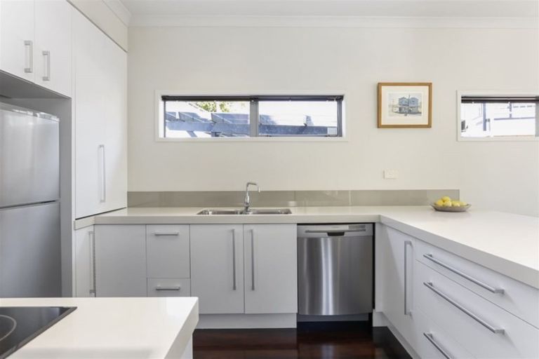 Photo of property in 7a Justin Place, Te Atatu Peninsula, Auckland, 0610