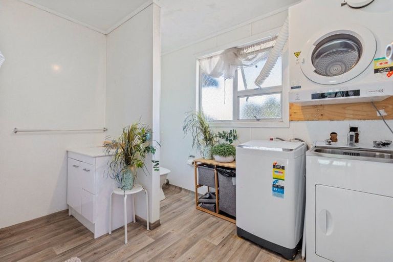 Photo of property in 2/41 Kawaka Street, Mount Maunganui, 3116