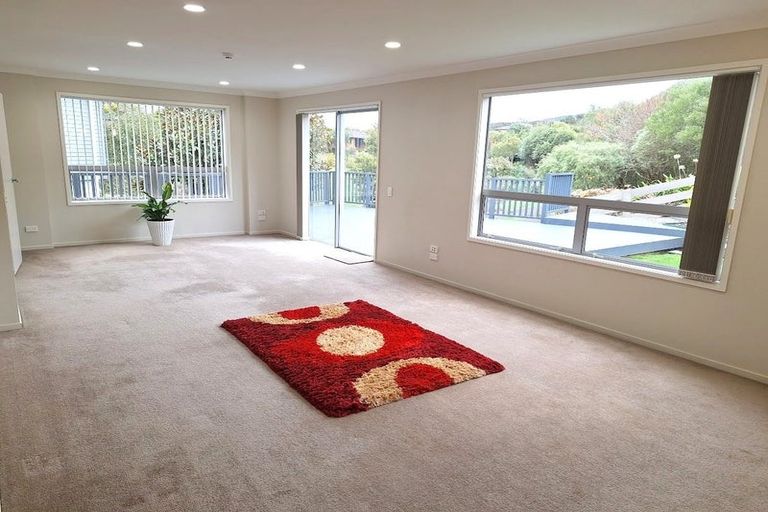 Photo of property in 82a Kirton Drive, Riverstone Terraces, Upper Hutt, 5018
