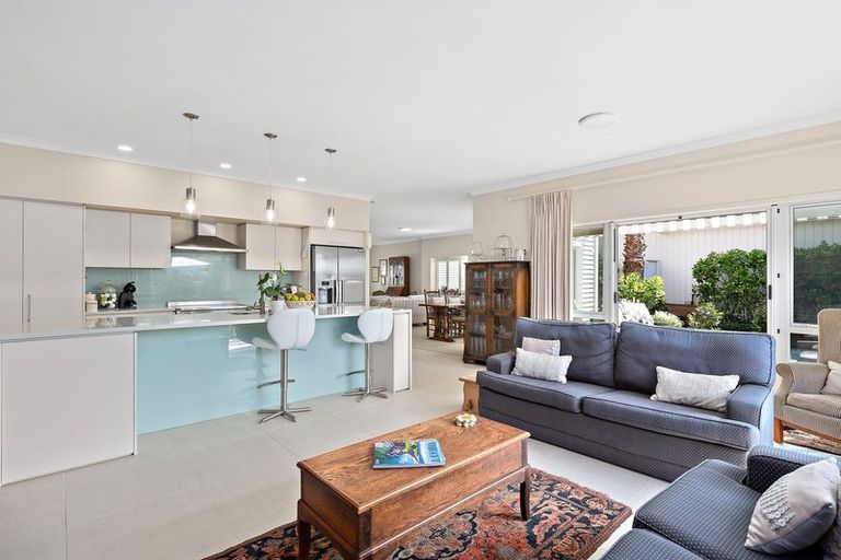 Photo of property in 18 Kensington Drive, Orewa, 0931