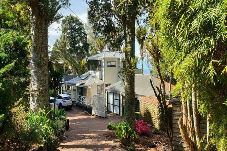 Photo of property in 84 Park Road, Titirangi, Auckland, 0604