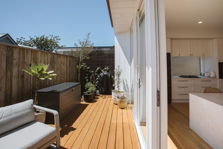 Photo of property in 55b Belt Road, New Plymouth, 4310
