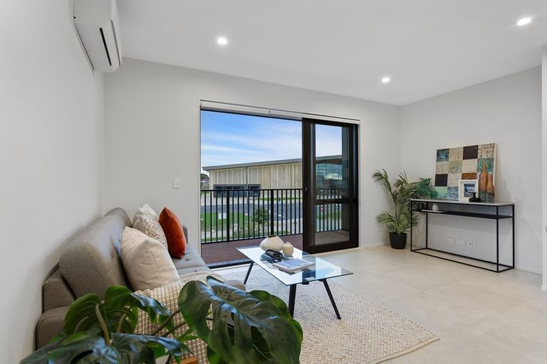 Photo of property in 12 Tara Lane, Manurewa, 2102