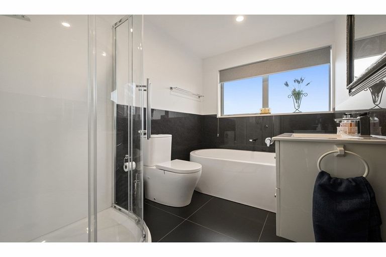 Photo of property in 37 Koura Drive, Rangiora, 7400