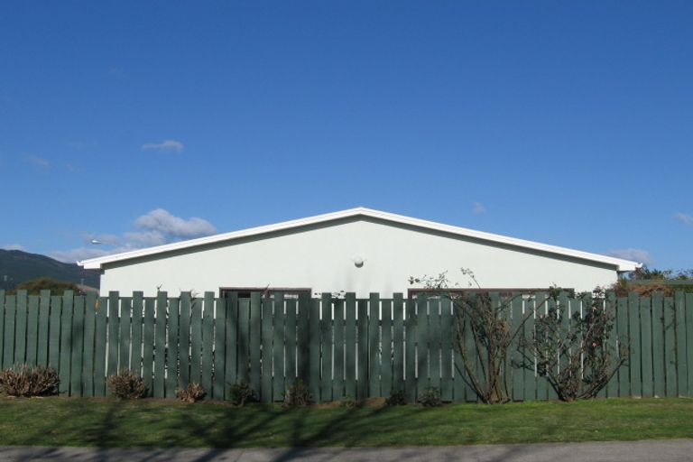 Photo of property in 32 Langdale Avenue, Paraparaumu, 5032