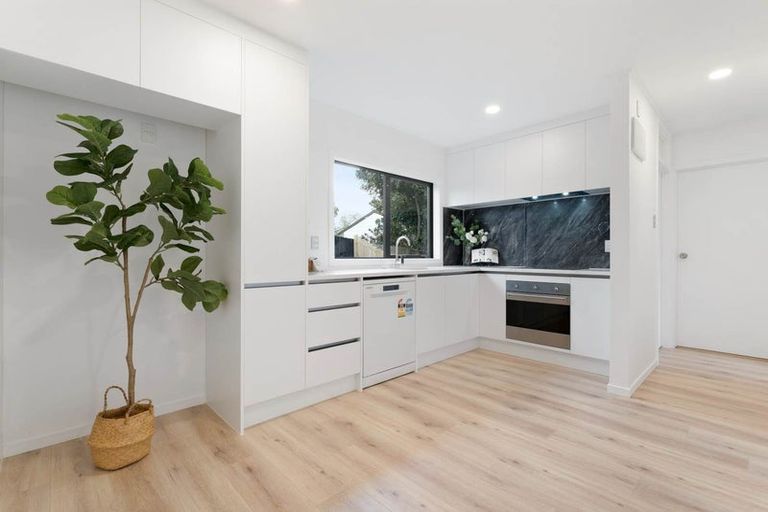 Photo of property in 2/612 Beach Road, Browns Bay, Auckland, 0630