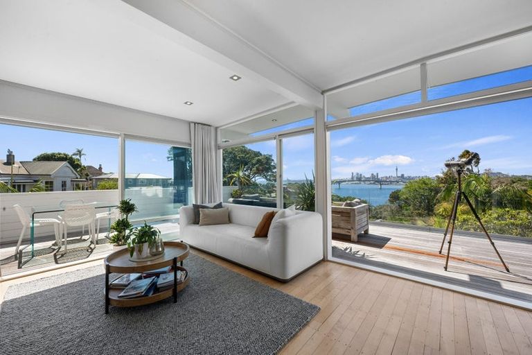 Photo of property in 24 Bridge View Road, Birkenhead, Auckland, 0626