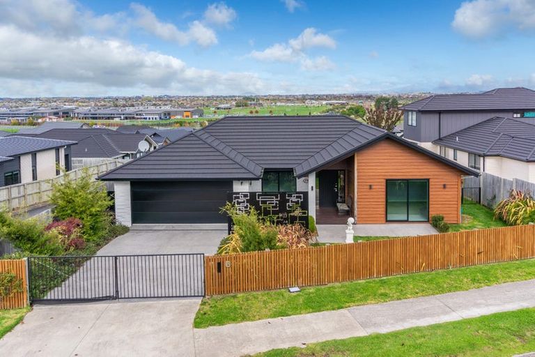 Photo of property in 6 Kapua Crescent, Rototuna North, Hamilton, 3210