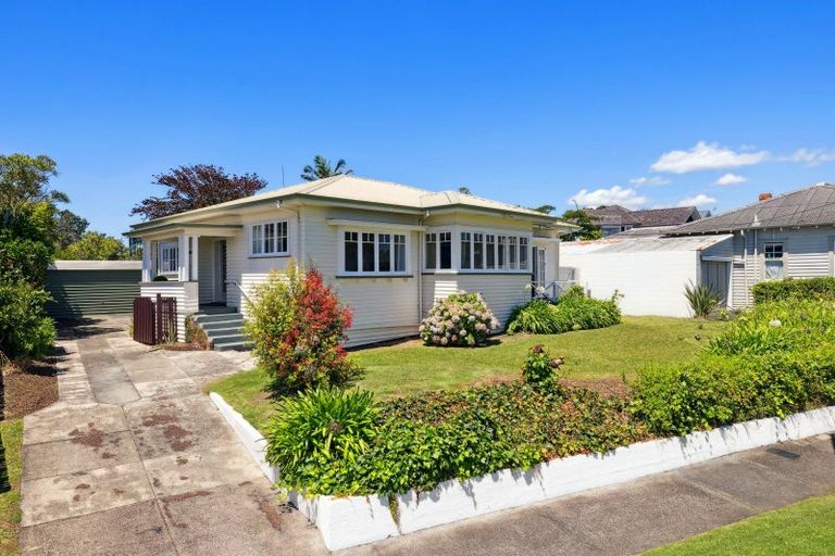 Photo of property in 3 Marine Terrace, Bayswater, Auckland, 0622