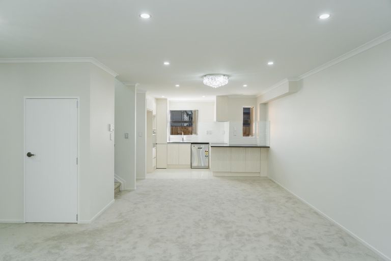 Photo of property in 79a Russell Road, Manurewa, Auckland, 2102