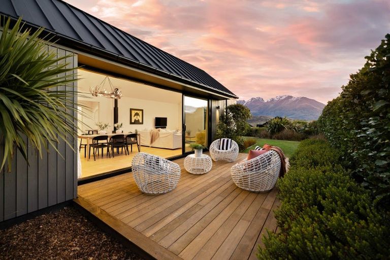 Photo of property in 1 Wanderer Lane, Jacks Point, Queenstown, 9371