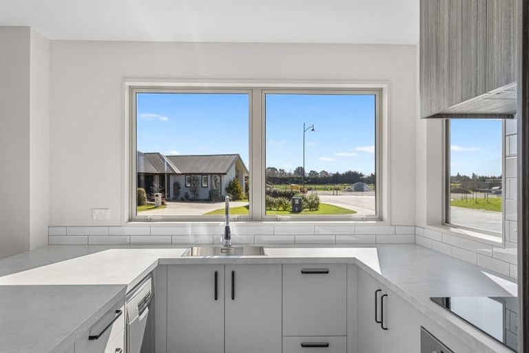 Photo of property in 18 Grey View Grove, Rangiora, 7400