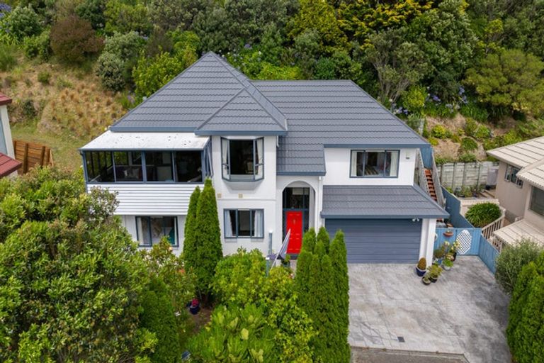 Photo of property in 10 Huxley Grove, Churton Park, Wellington, 6037