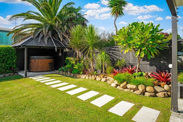 Photo of property in 10 Hinemoa Place, Snells Beach, 0920