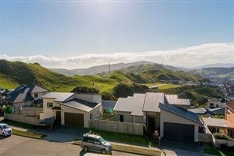 Photo of property in 9d2 Comber Place, Johnsonville, Wellington, 6037