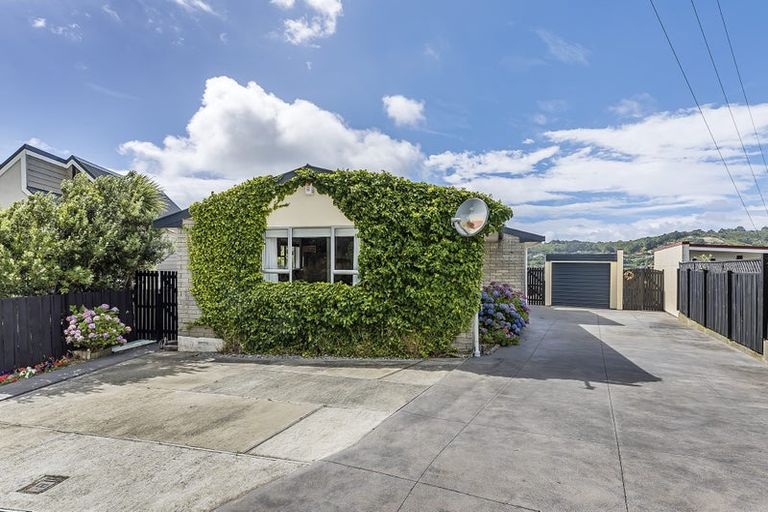 Photo of property in 9 Admiralty Street, Crofton Downs, Wellington, 6035