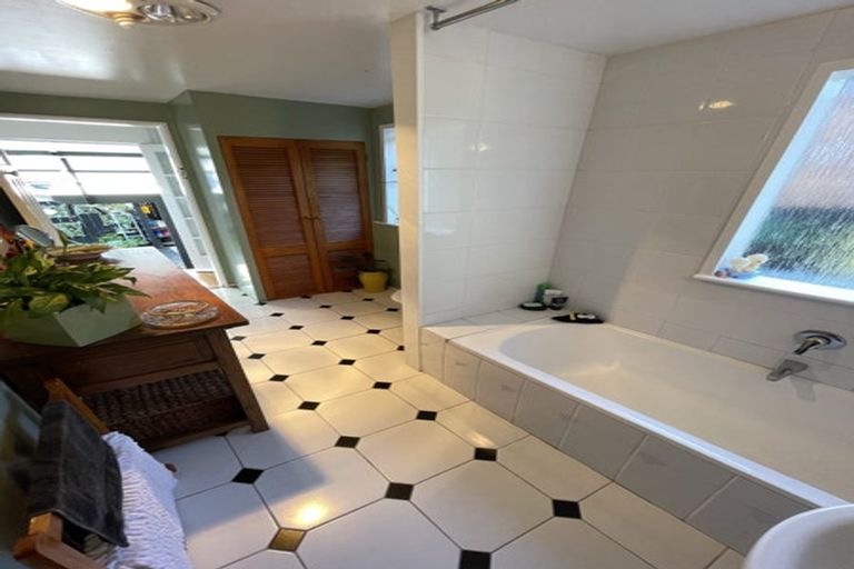 Photo of property in 9 Copley Street, New Lynn, Auckland, 0600