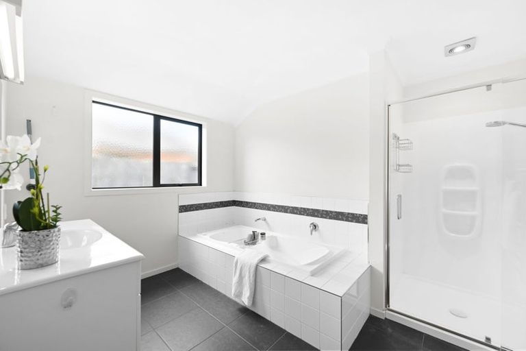 Photo of property in 99 Saint James Drive, Huntington, Hamilton, 3210