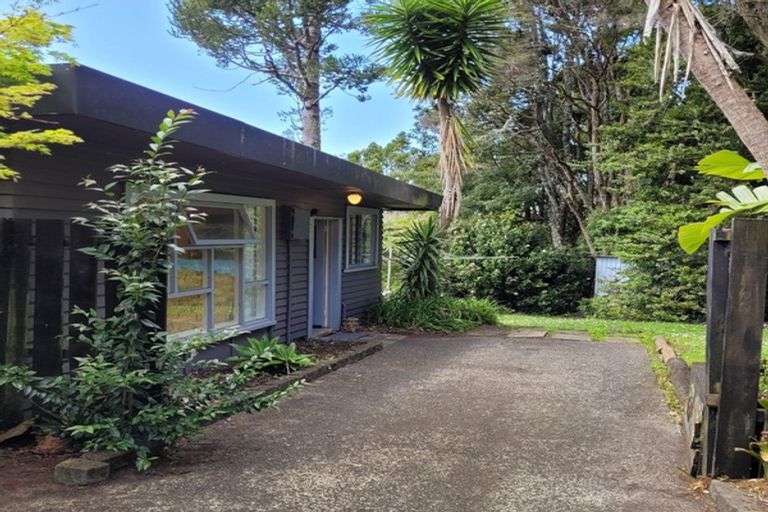 Photo of property in 240 Godley Road, Titirangi, Auckland, 0604