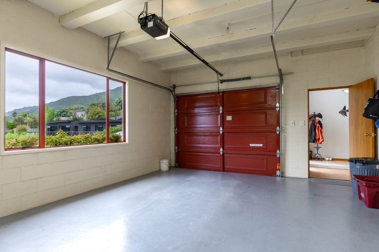 Photo of property in 14 Moana View Road, Waikawa, Picton, 7220