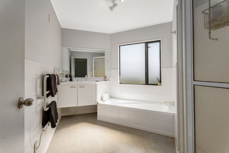 Photo of property in 21 Joseph Banks Drive, Whitby, Porirua, 5024
