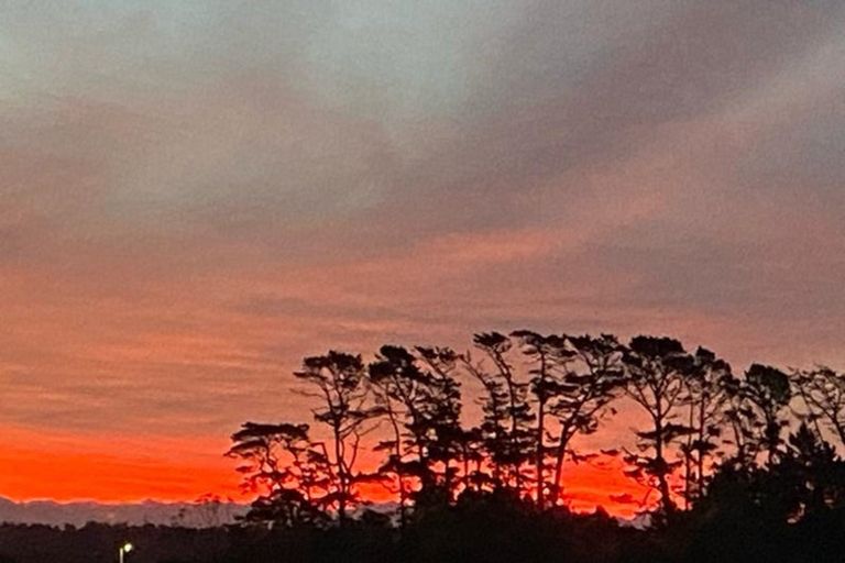 Photo of property in 74 Travis View Drive, Fairview Heights, Auckland, 0632