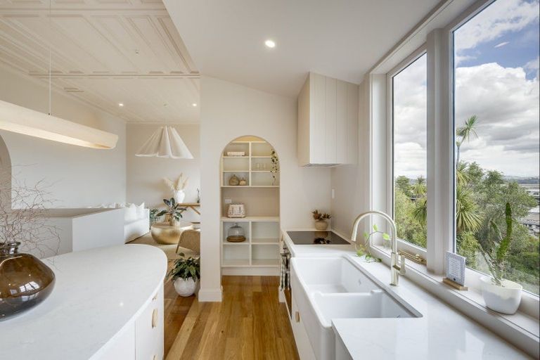 Photo of property in 5 Denholm Road, Hospital Hill, Napier, 4110