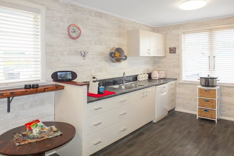 Photo of property in 15 Andrews Street, Foxton Beach, Foxton, 4815