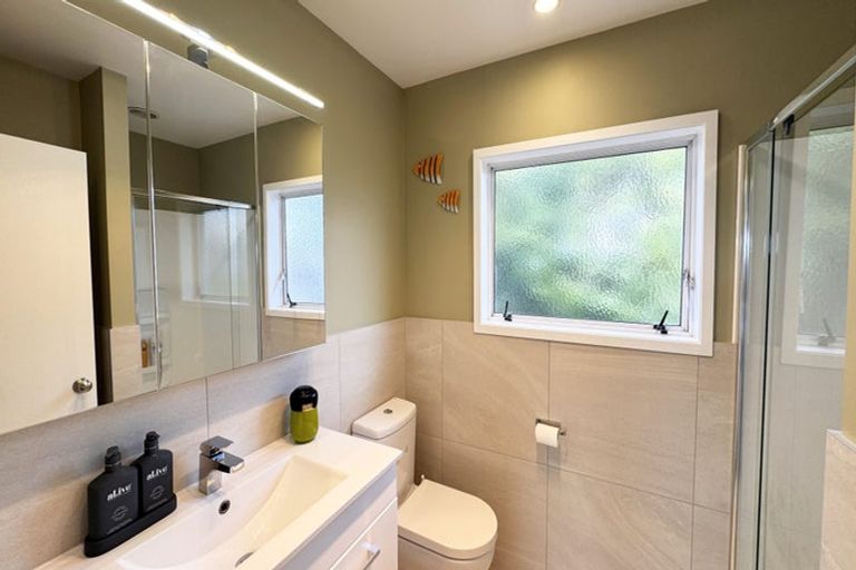 Photo of property in 6 Mosman Place, Chatswood, Auckland, 0626