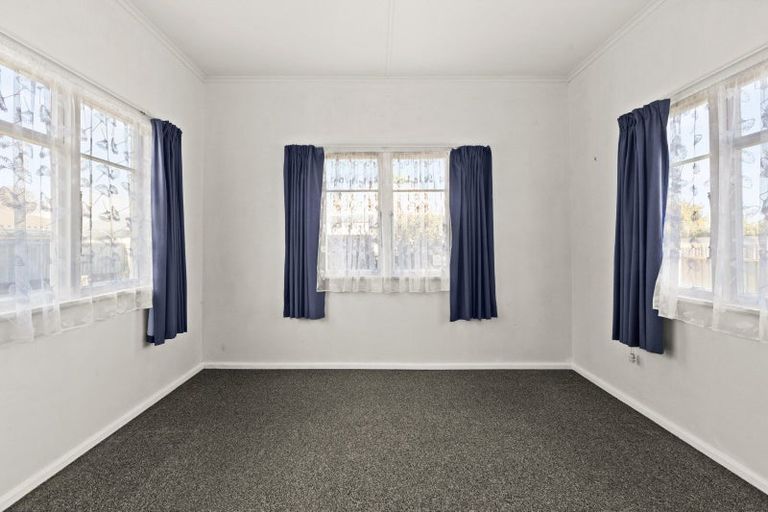 Photo of property in 210 Mcleod Street, Camberley, Hastings, 4120