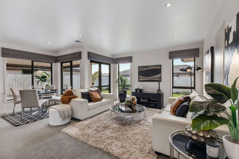 Photo of property in 32 Ripple Grove, Waiuku, 2123