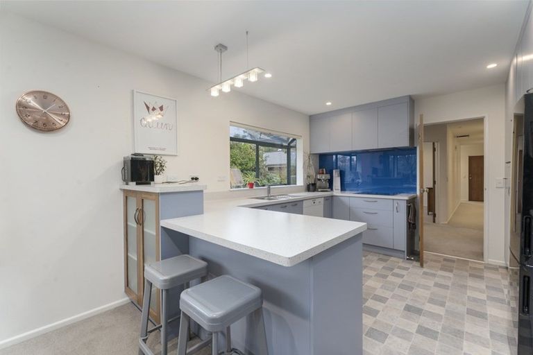 Photo of property in 8 Leigh Place, Paraparaumu Beach, Paraparaumu, 5032