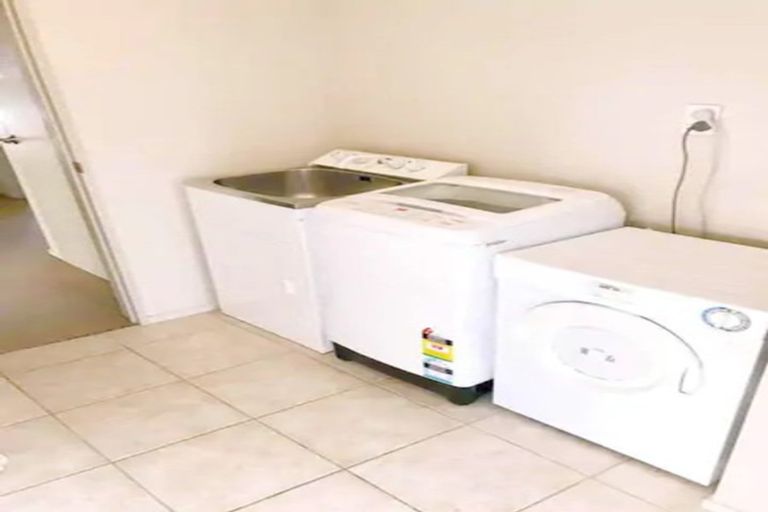 Photo of property in 12 Kalmore Place, Flat Bush, Auckland, 2016