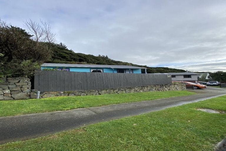Photo of property in 33 Omapere Street, Whitby, Porirua, 5024