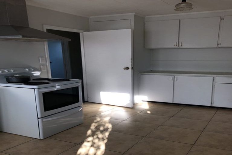 Photo of property in 47 Staverton Crescent, Mangere, Auckland, 2022