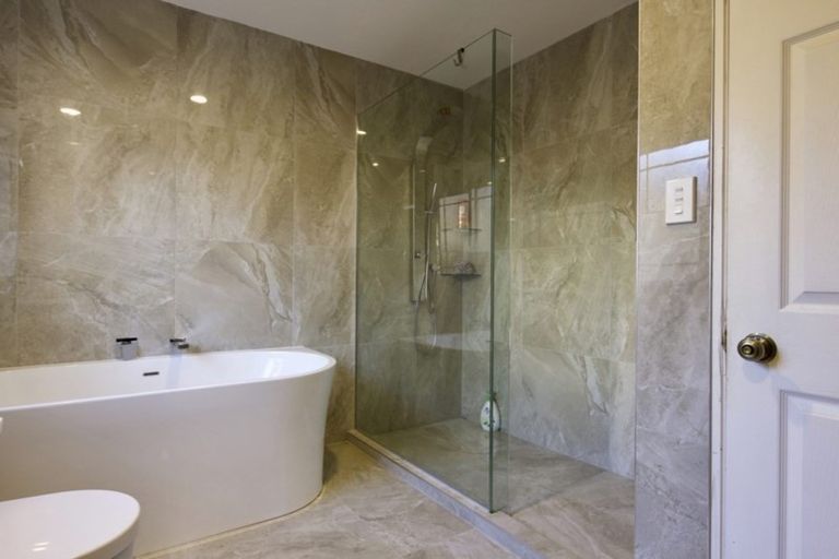 Photo of property in 2/32 Spencer Road, Pinehill, Auckland, 0632