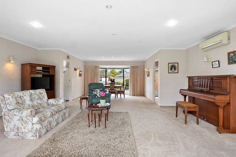 Photo of property in 9 Boulevard Drive, Merrilands, New Plymouth, 4312