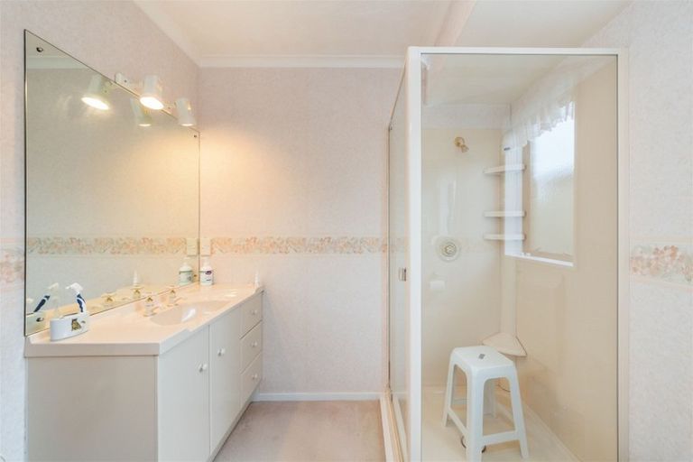 Photo of property in 27 Caroline Crescent, Highbury, Palmerston North, 4412