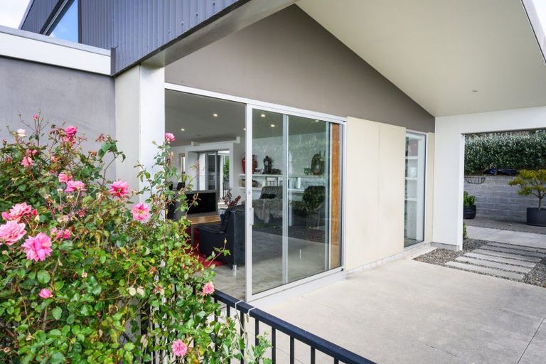 Photo of property in 17 Oram Drive, Turitea, Palmerston North, 4472