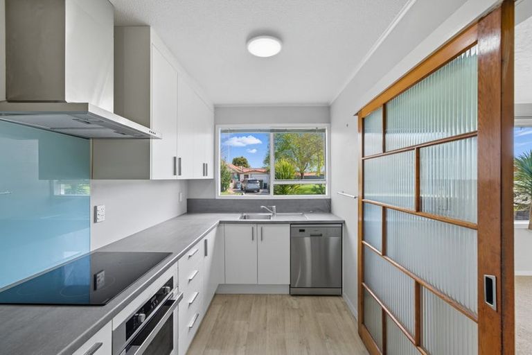 Photo of property in 1/2 Lomax Place, Islington, Christchurch, 8042