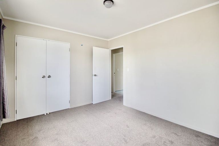 Photo of property in 49 Dungarvon Place, Clendon Park, Auckland, 2103