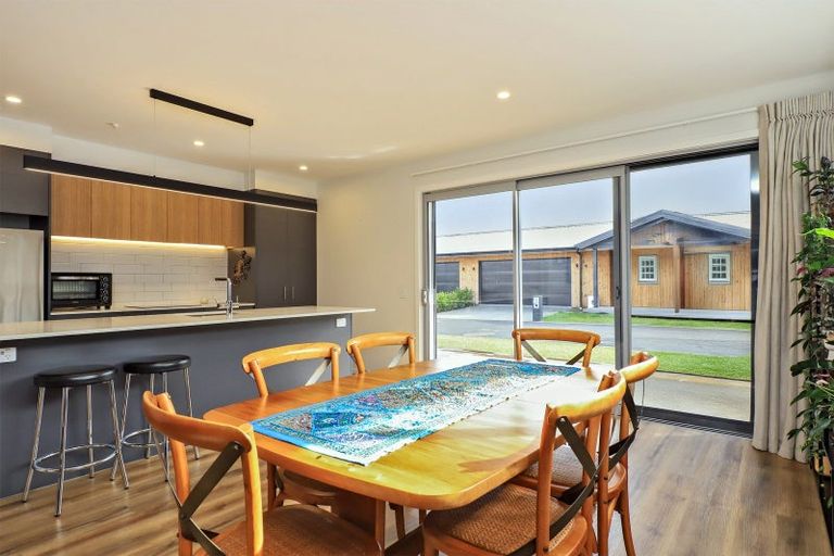 Photo of property in 22 Cassin Place, Taradale, 4112