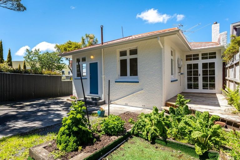 Photo of property in 10 Todman Street, Brooklyn, Wellington, 6021