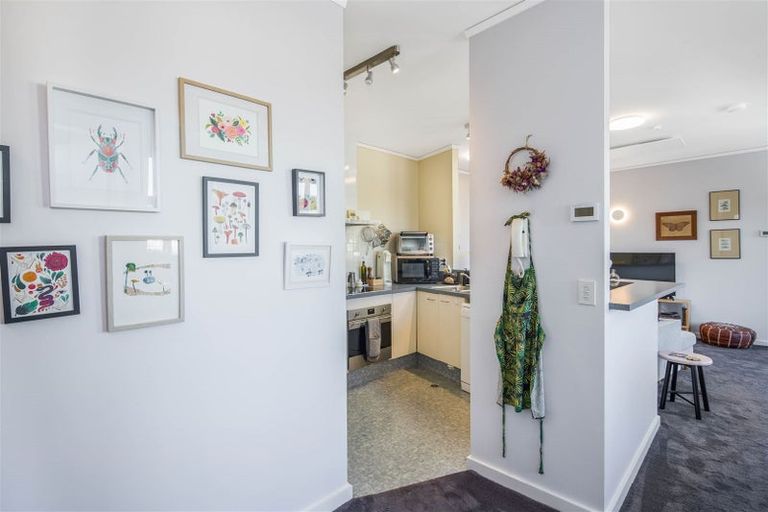 Photo of property in 17 Kent Terrace - Kent Apartments, 7b/16 Kent Terrace, Mount Victoria, Wellington, 6011